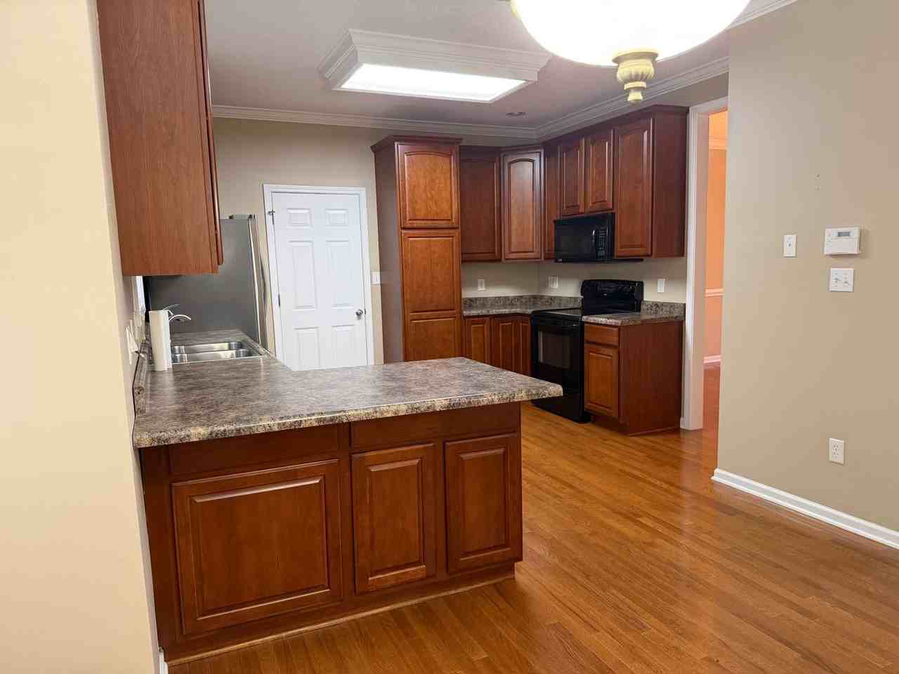 492 Glenshire Ln - Photo 6 of 22