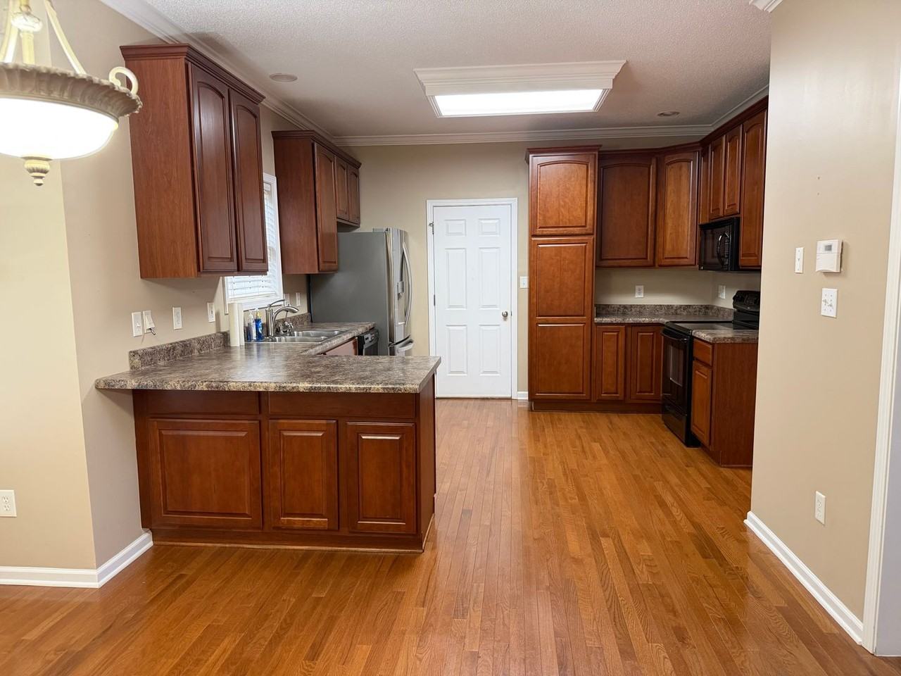 492 Glenshire Ln - Photo 7 of 22