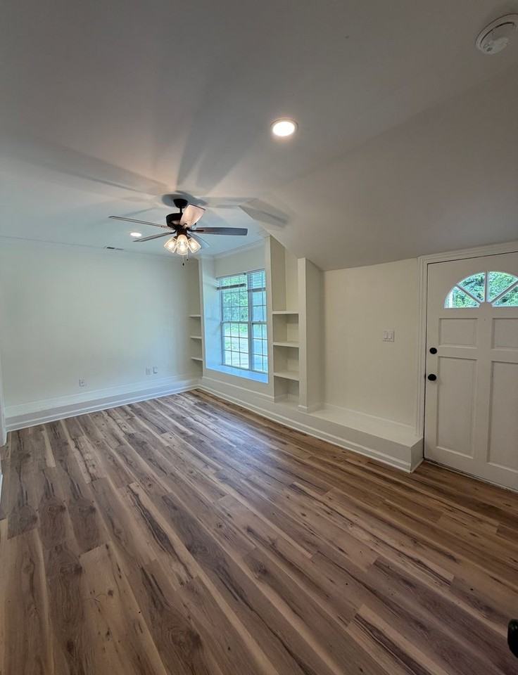 1013 Riverside Dr - Photo 2 of 12