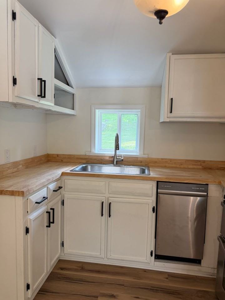 1013 Riverside Dr - Photo 4 of 12