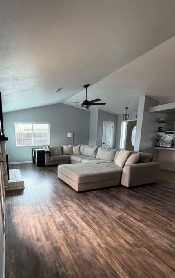 1410 Ashwood Ct - Photo 4 of 35