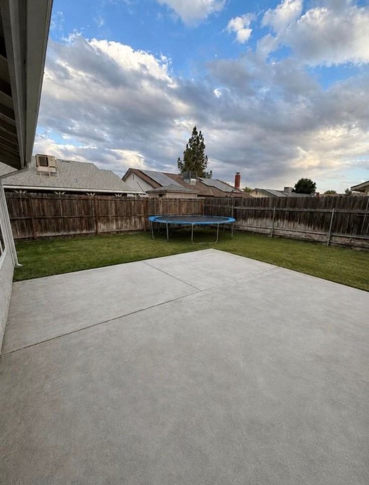 1410 Ashwood Ct - Photo 6 of 35