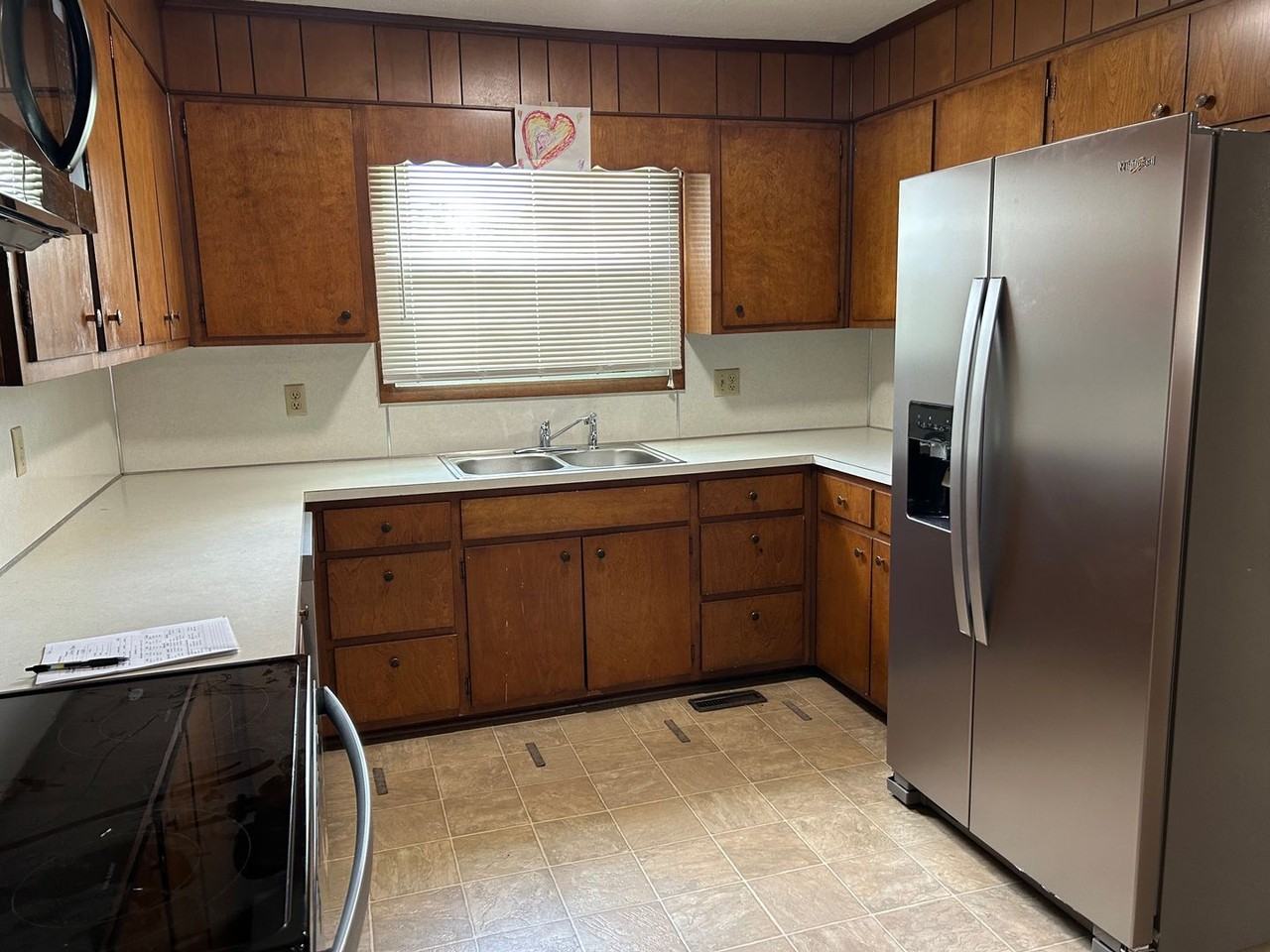 1423 Summerville Rd - Photo 5 of 17