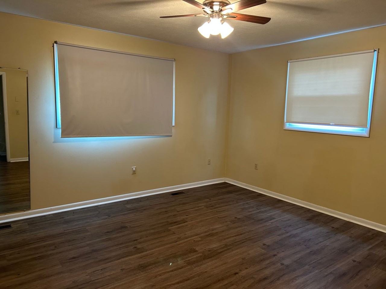 1423 Summerville Rd - Photo 6 of 17