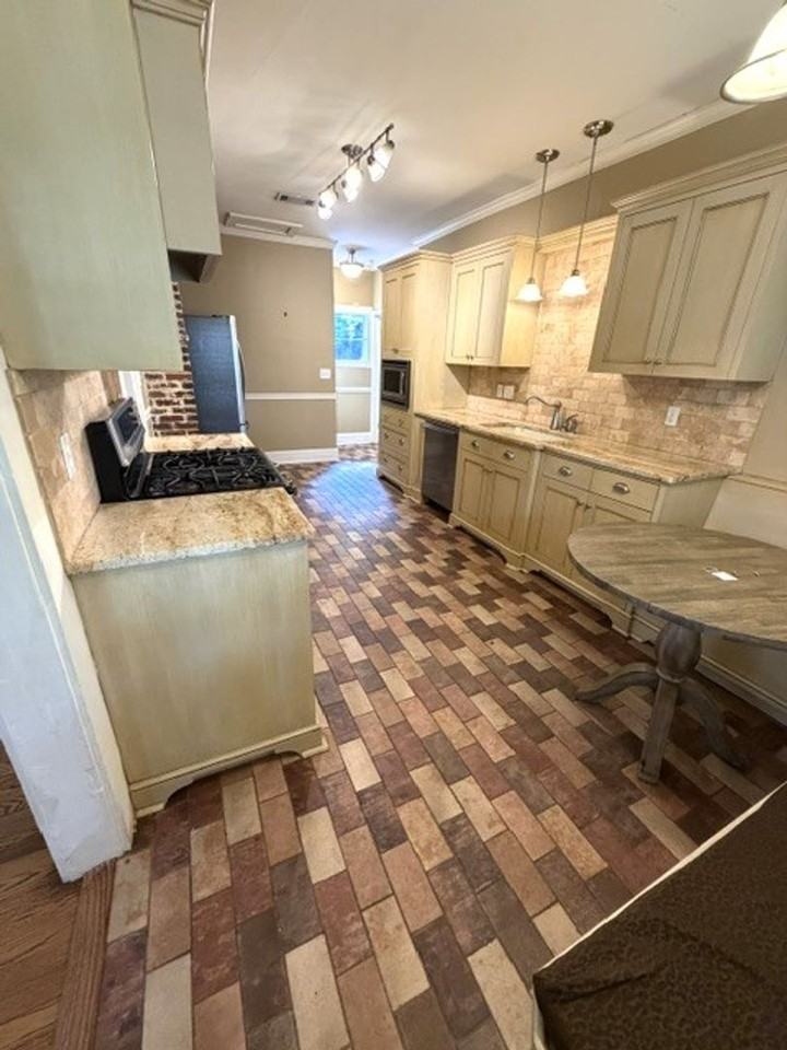 1538 Bellwood Ln - Photo 7 of 26