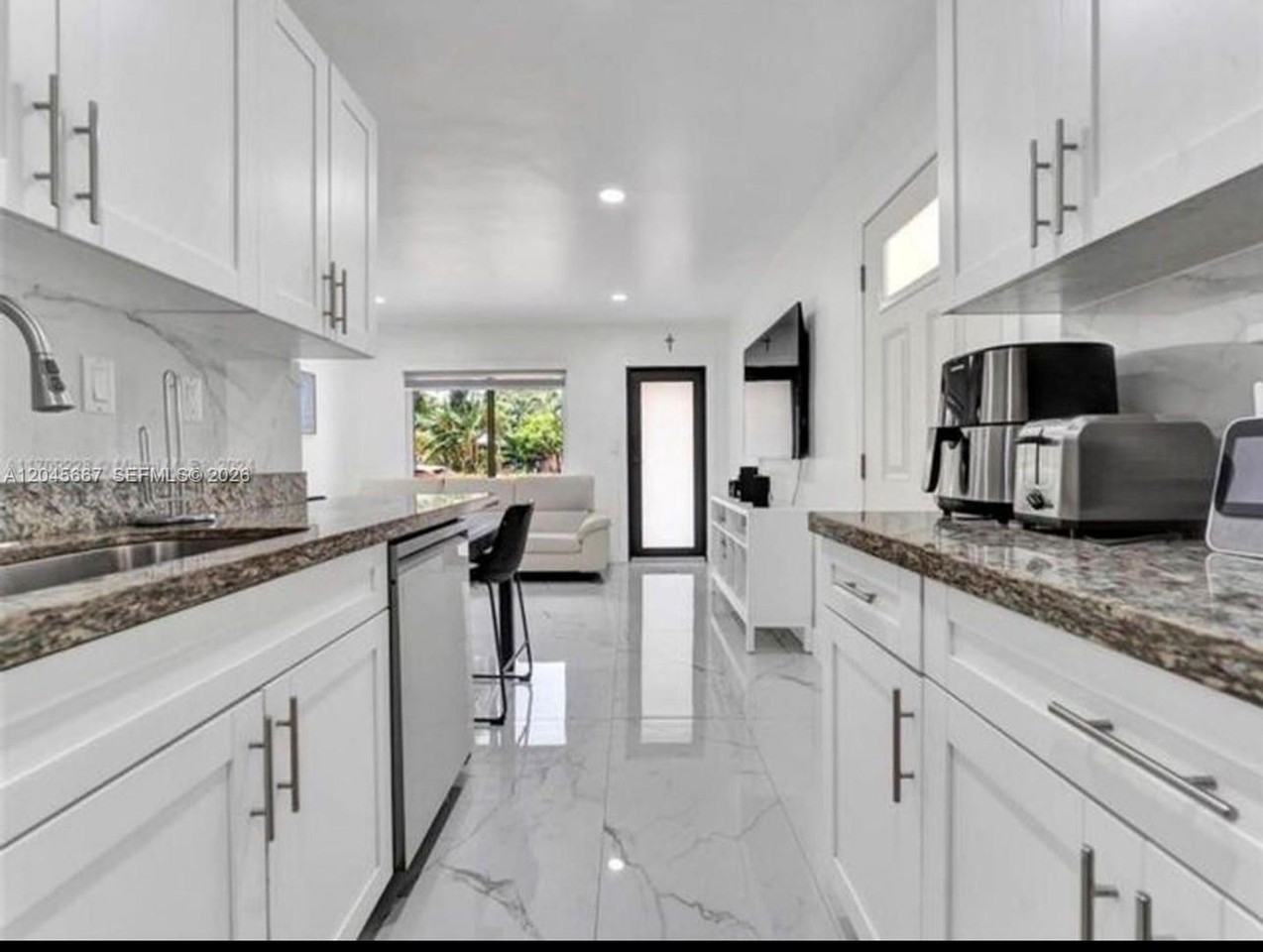 2730 Ne 16th Ave