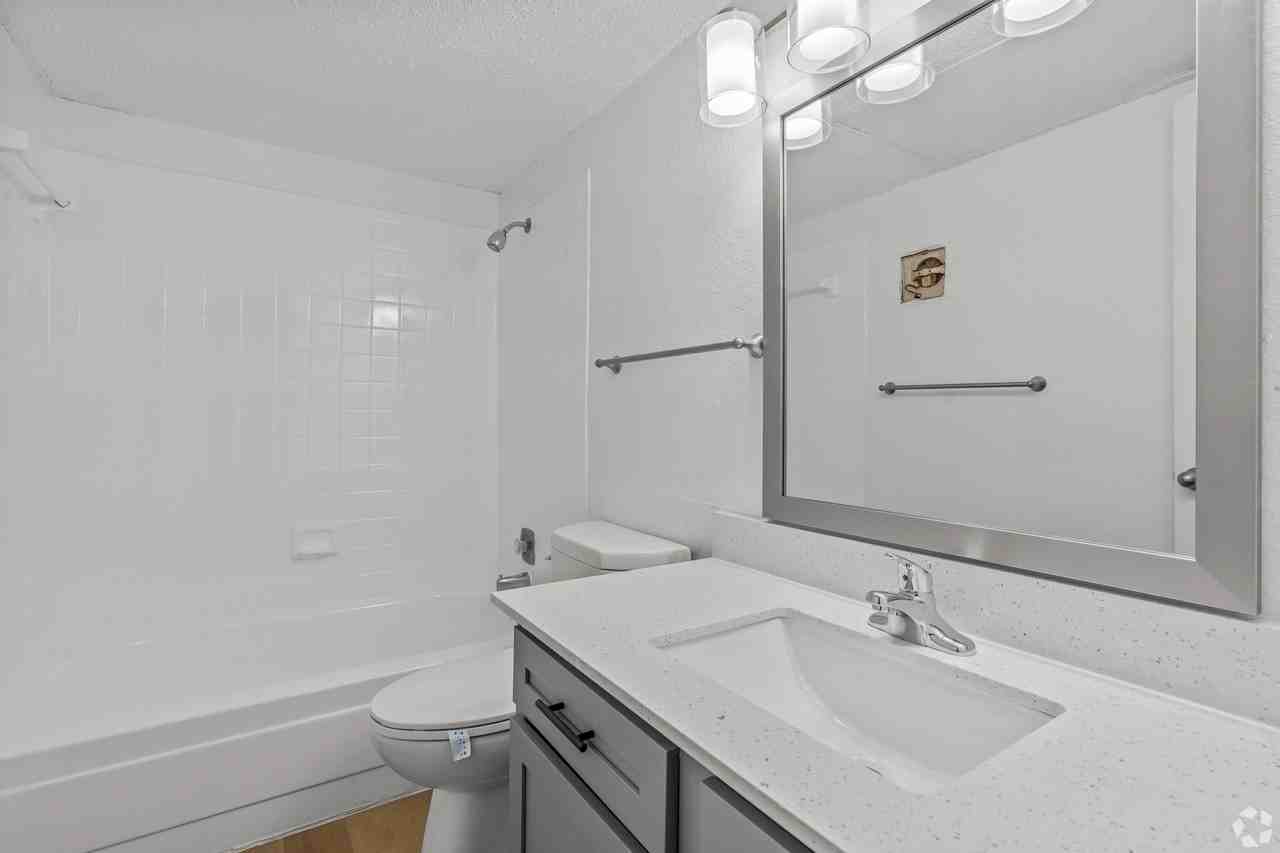 Newport Apartments - Photo 5 of 37