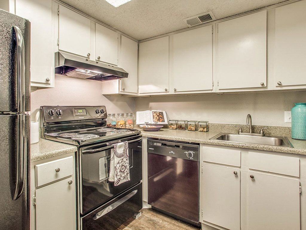 Newport Apartments - Photo 6 of 37