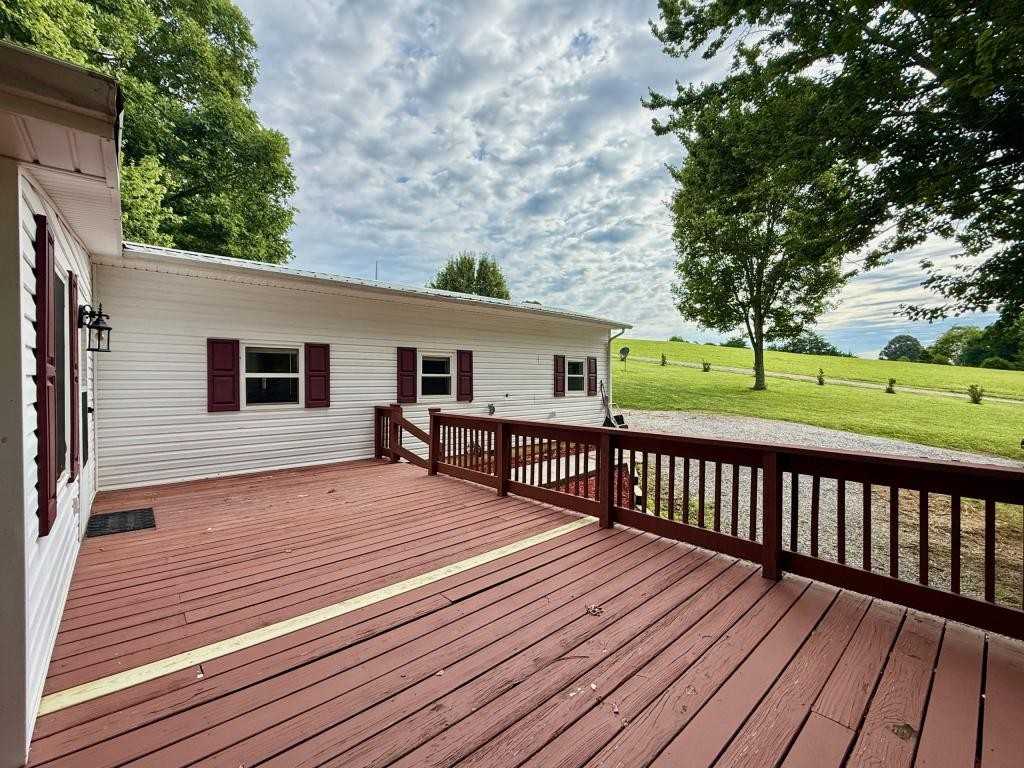6710 Cedar Creek Rd - Photo 5 of 17