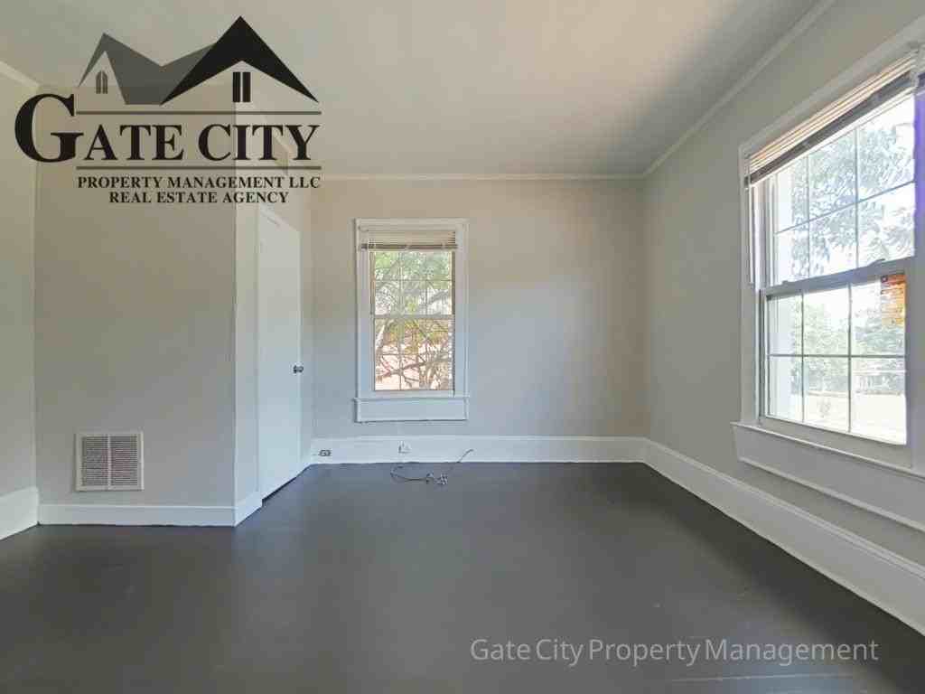 224 N Dunleith Ave - Photo 6 of 10