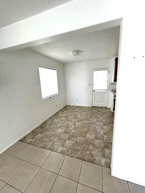 429 W 6th St - Photo 3 of 8