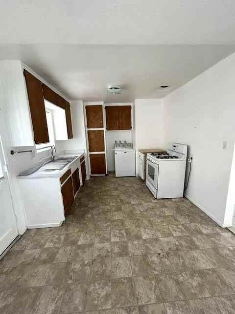 429 W 6th St - Photo 4 of 8