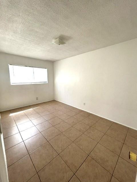 429 W 6th St - Photo 5 of 8