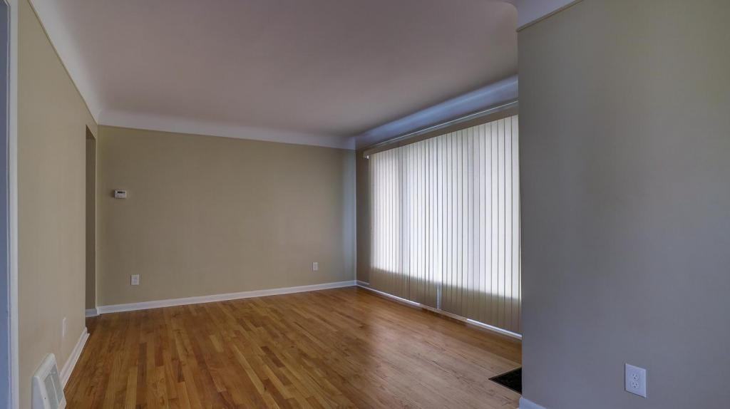 28458 Rosslyn Ave - Photo 6 of 27