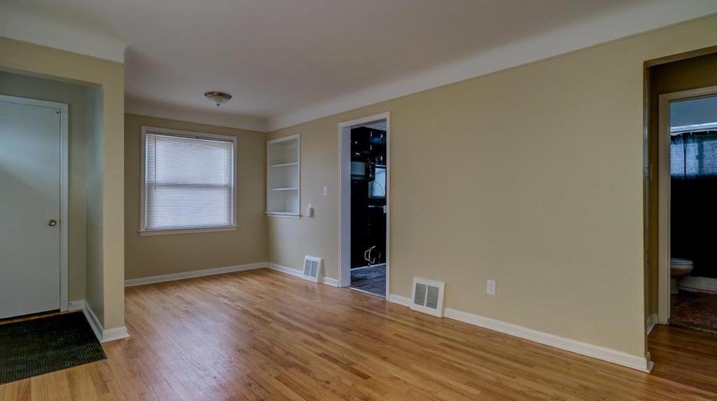 28458 Rosslyn Ave - Photo 7 of 27