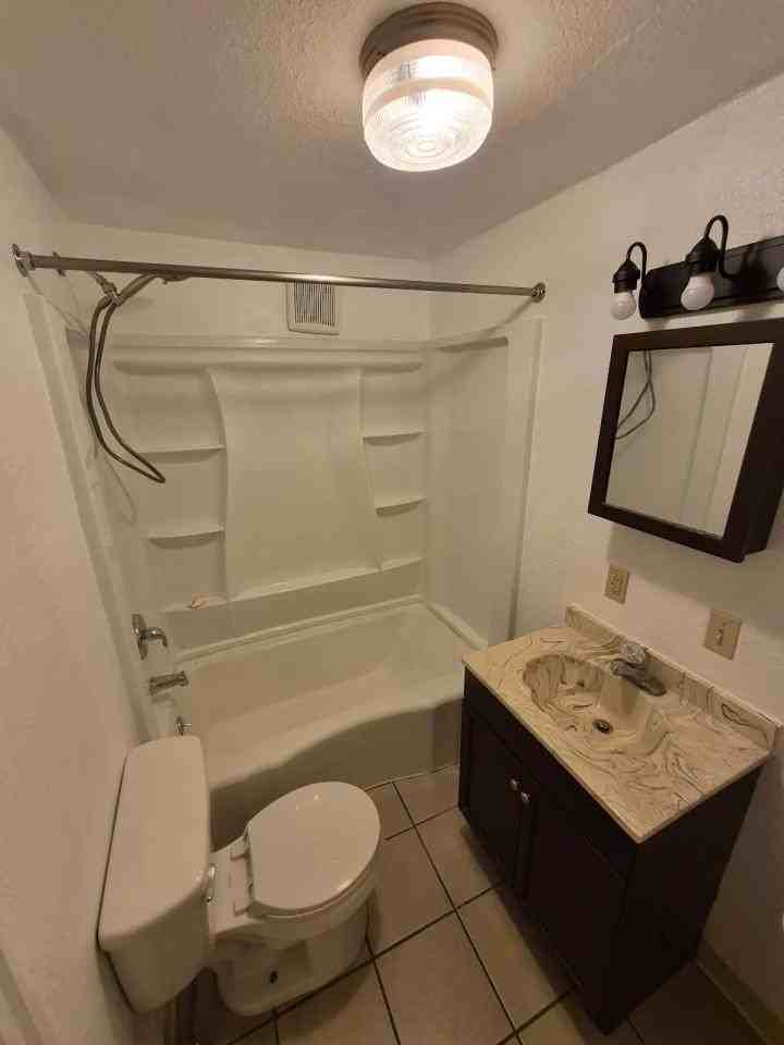 615 S 32nd St - Photo 2 of 9