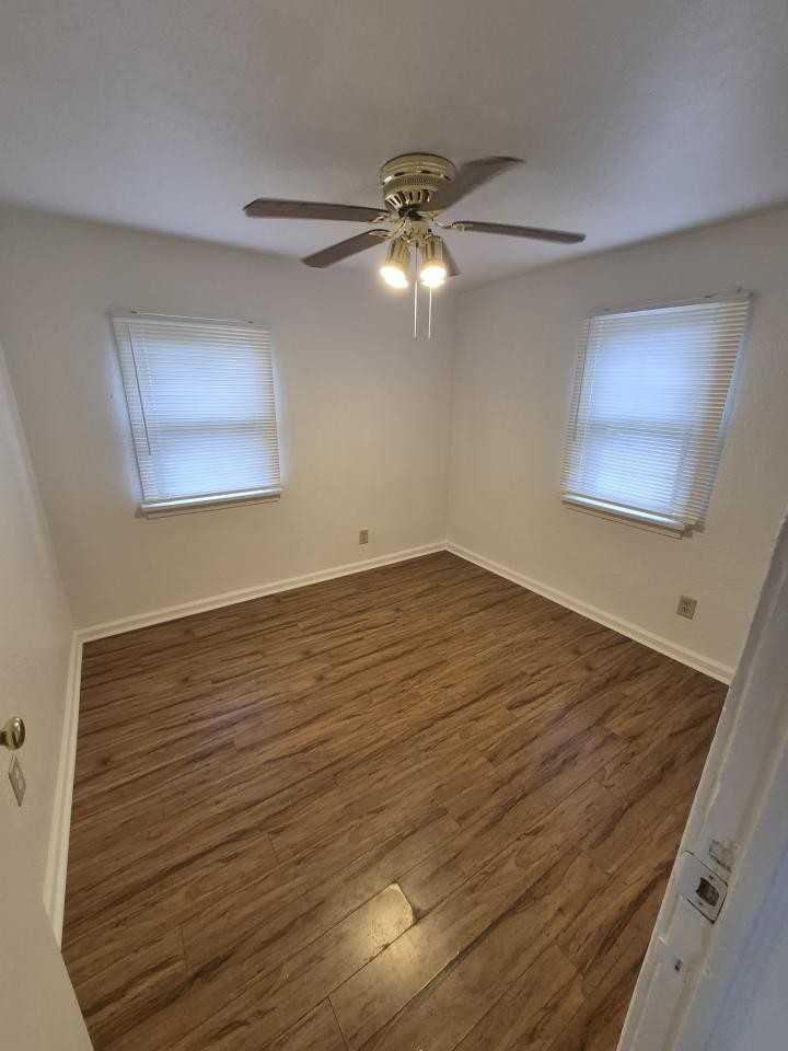 615 S 32nd St - Photo 3 of 9