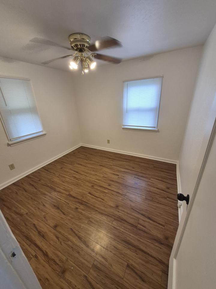 615 S 32nd St - Photo 6 of 9