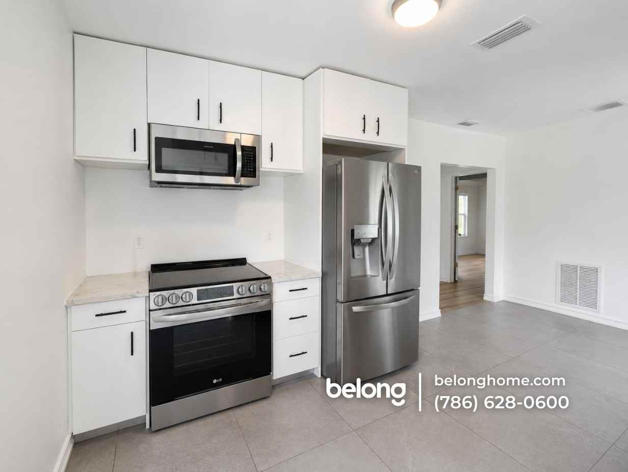 1504 Funston St - Photo 3 of 8