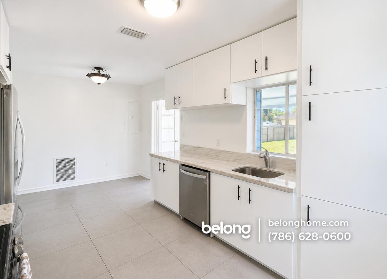 1504 Funston St - Photo 4 of 8