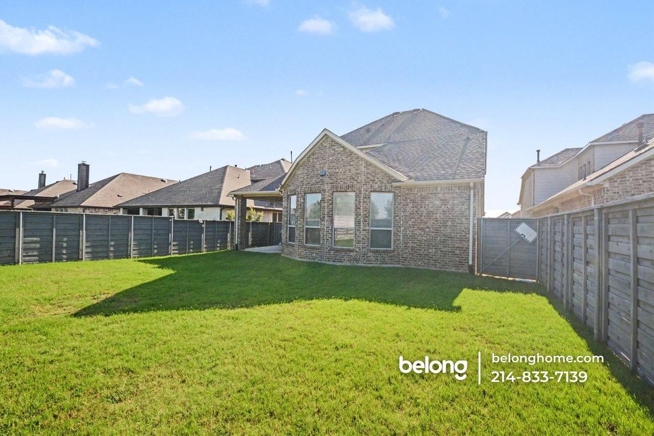 7024 Green Field St - Photo 3 of 38
