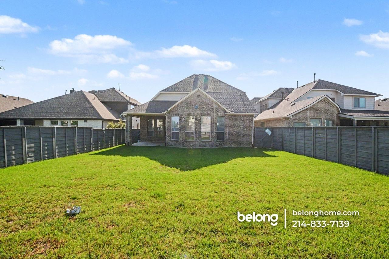 7024 Green Field St - Photo 4 of 38
