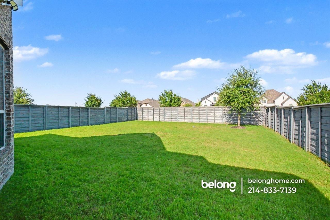7024 Green Field St - Photo 5 of 38