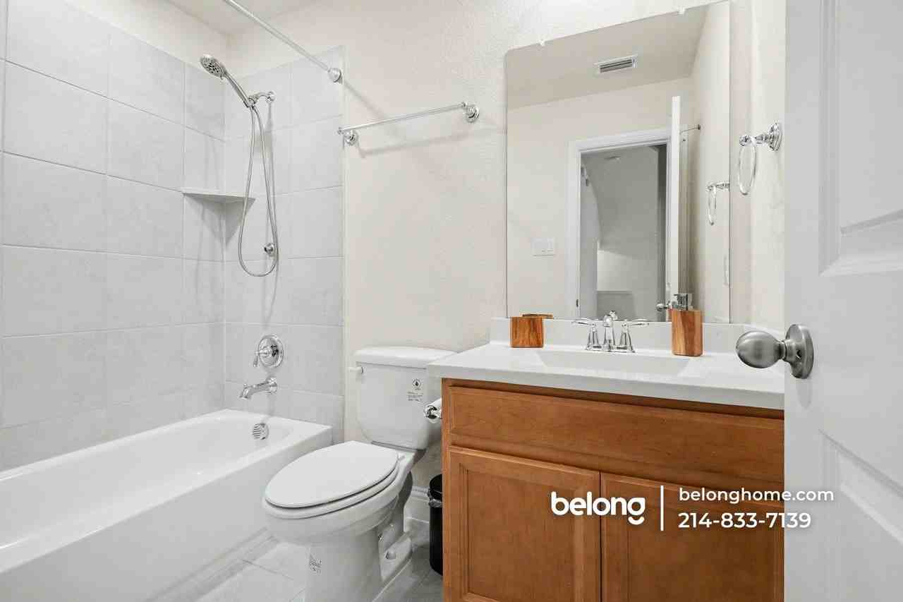 7024 Green Field St - Photo 7 of 38