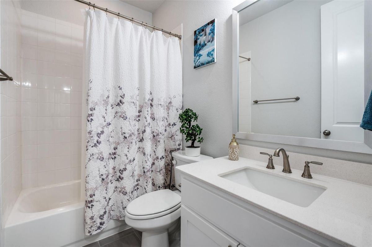 8468 Wembley - Photo 2 of 14
