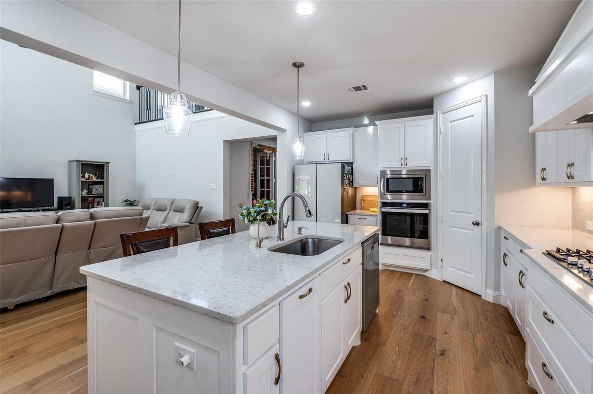 8468 Wembley - Photo 3 of 14