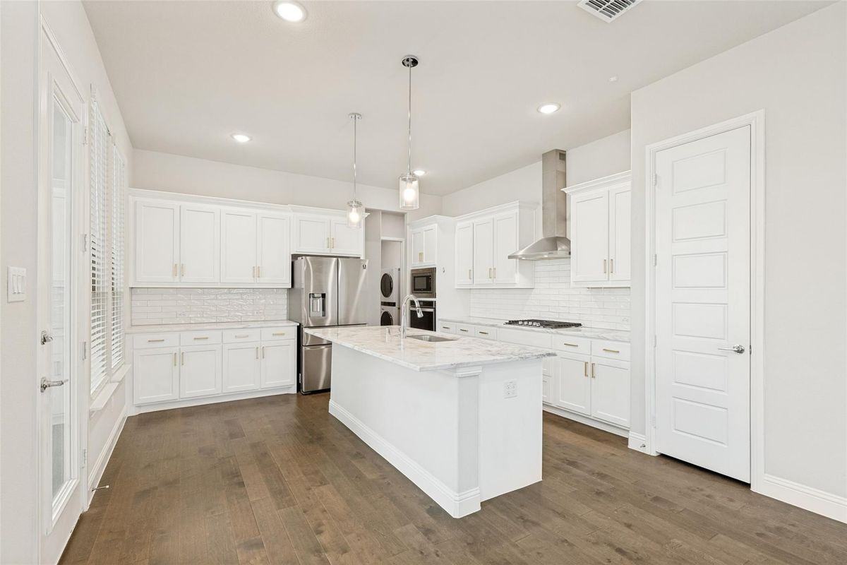 13050 Scissortail Dr - Photo 2 of 9