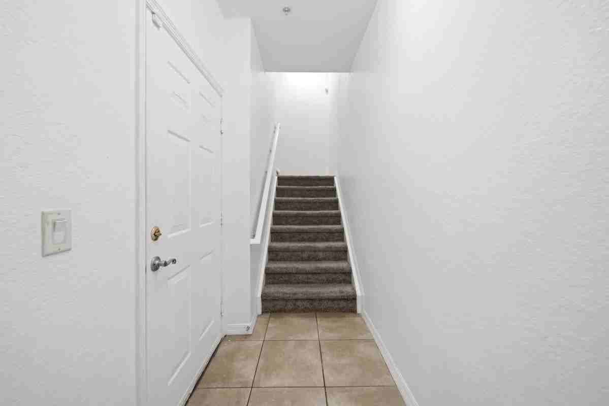 2532 Grand Central Pkwy - Photo 4 of 34