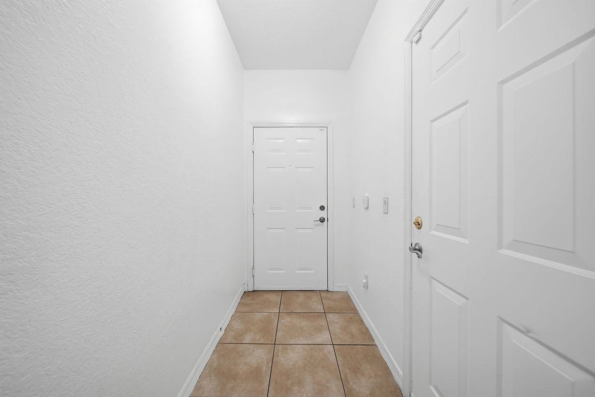 2532 Grand Central Pkwy - Photo 5 of 34