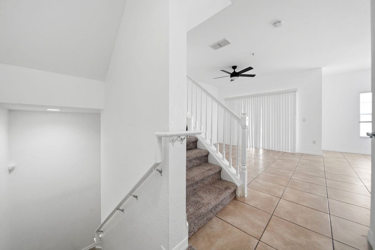 2532 Grand Central Pkwy - Photo 6 of 34
