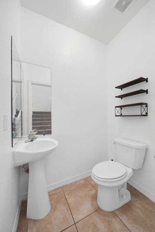 2532 Grand Central Pkwy - Photo 7 of 34