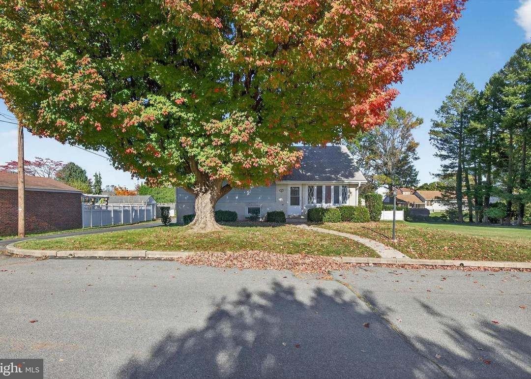 27 Rosemont Ave - Photo 2 of 17