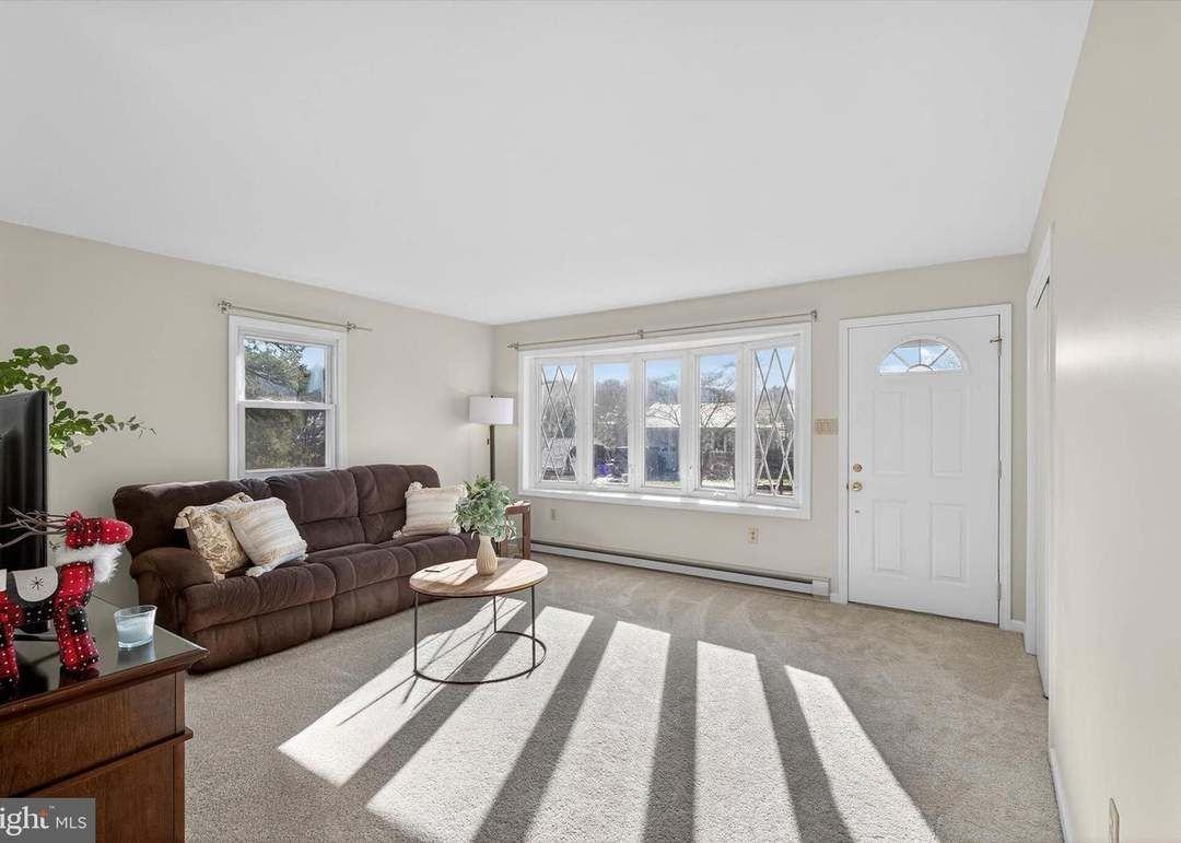 27 Rosemont Ave - Photo 4 of 17