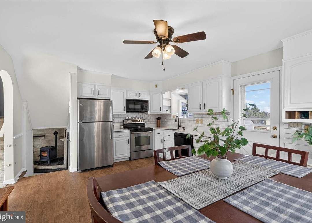 27 Rosemont Ave - Photo 7 of 17