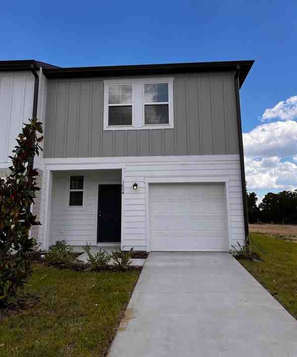 1004 Appleton St - Photo 2 of 22