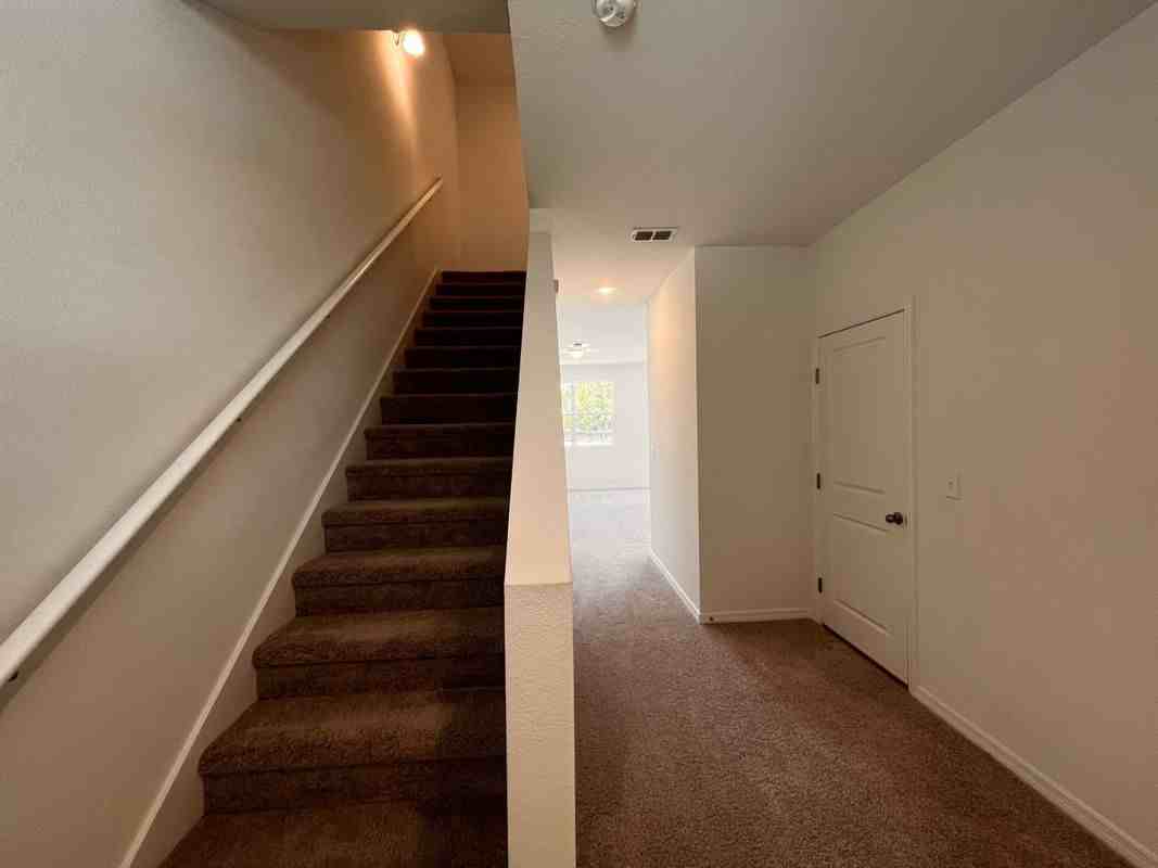 1004 Appleton St - Photo 5 of 22