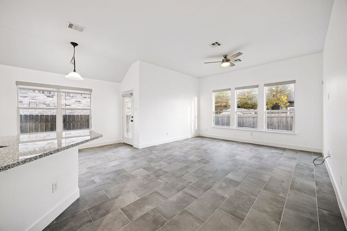 2995 Overland St - Photo 3 of 10