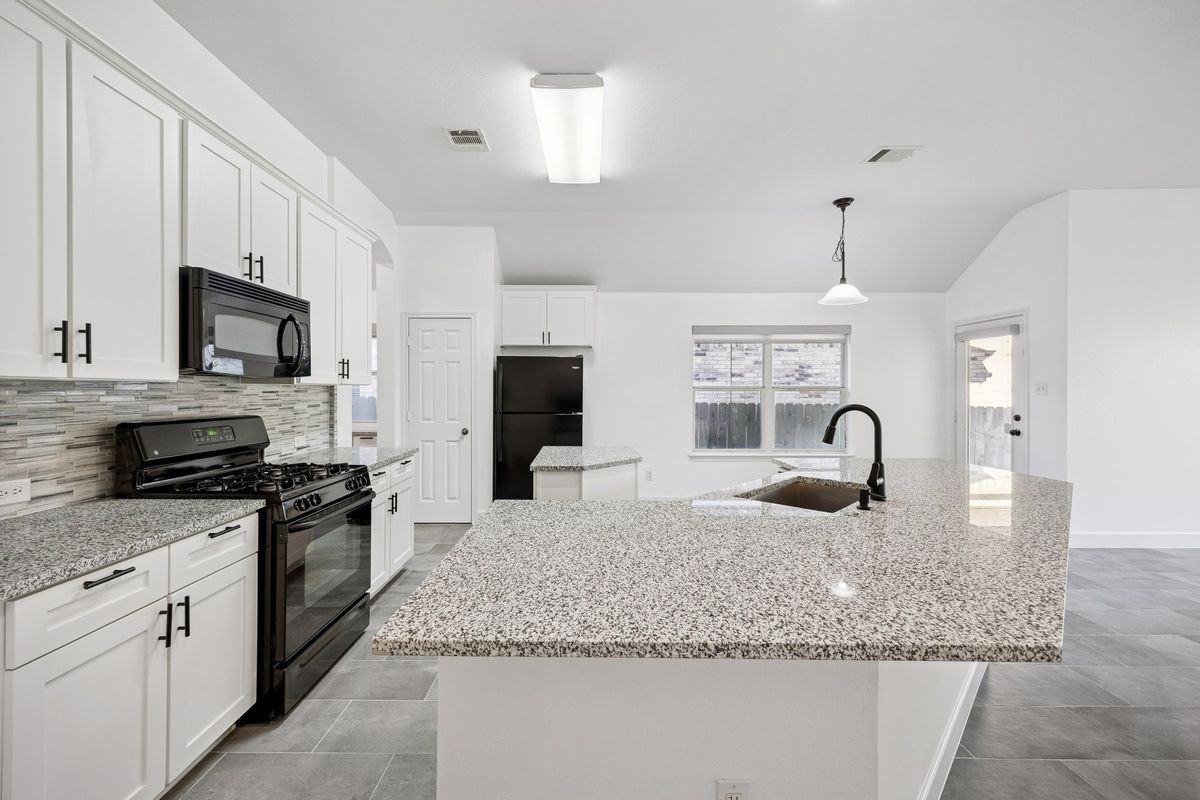 2995 Overland St - Photo 4 of 10