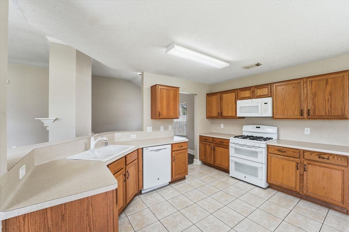 3015 Peerless Pass Ct - Photo 5 of 17
