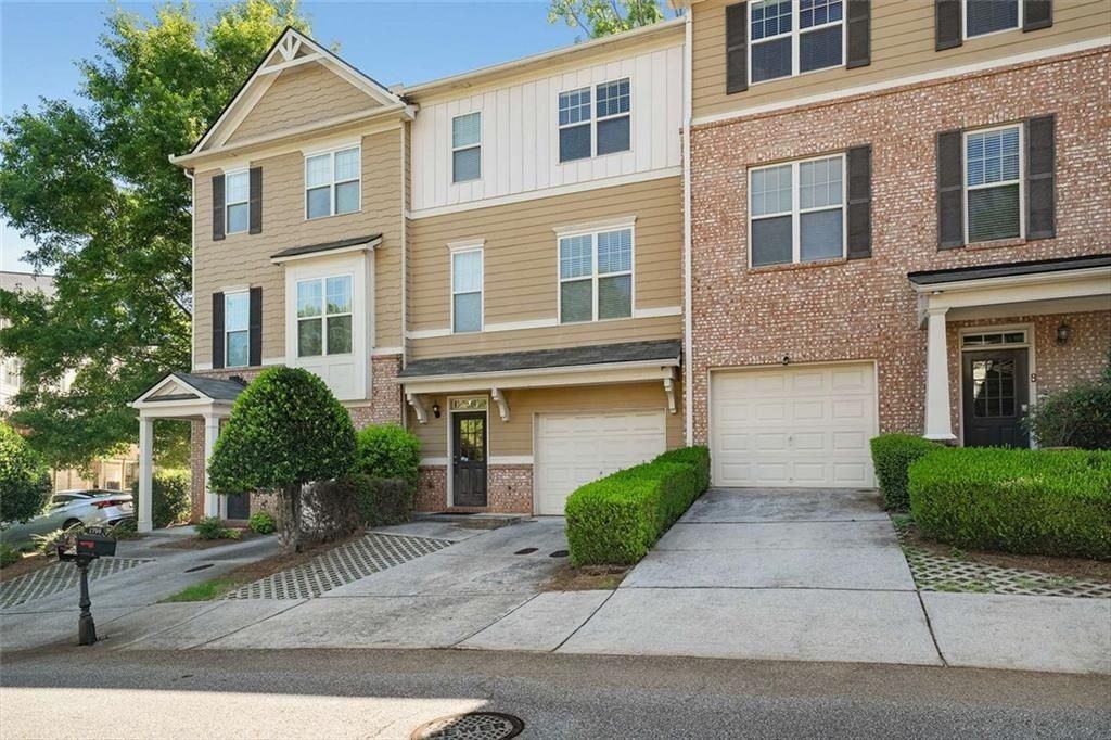 1798 Oakbrook Ln Nw ##8 - Photo 3 of 42
