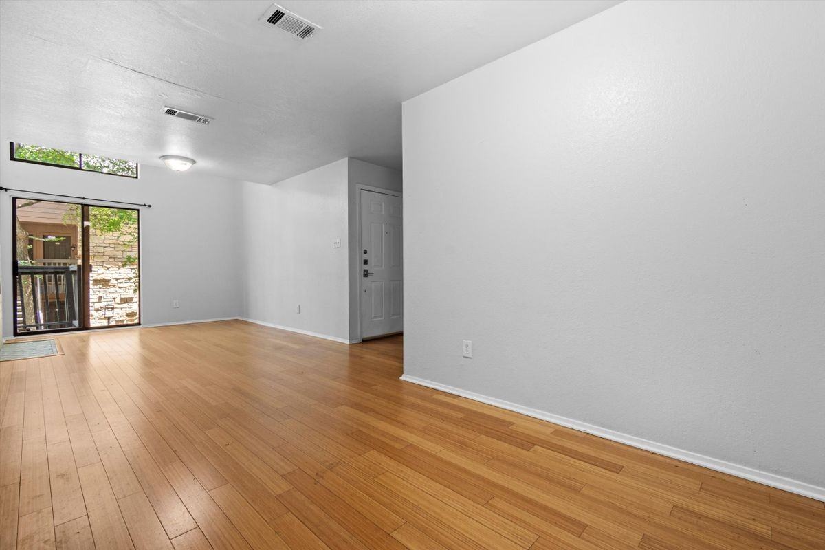3627 Menchaca Rd ##204 - Photo 6 of 23