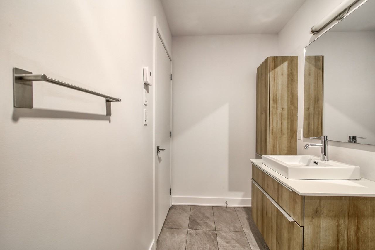 9675 Av Papineau — photo 2