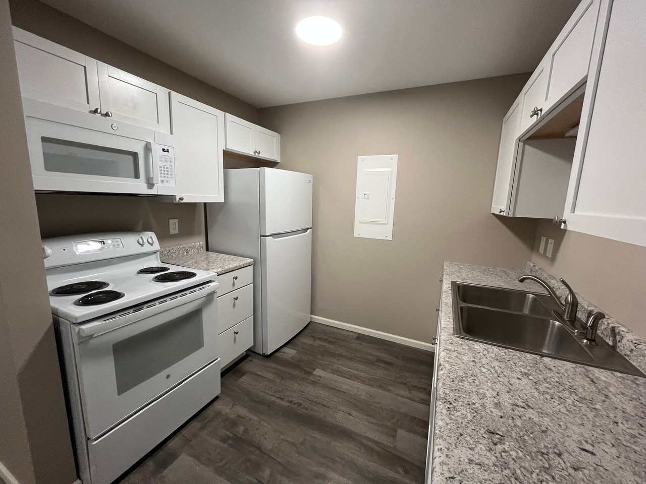 Village Court Apartments - Photo 4 of 45