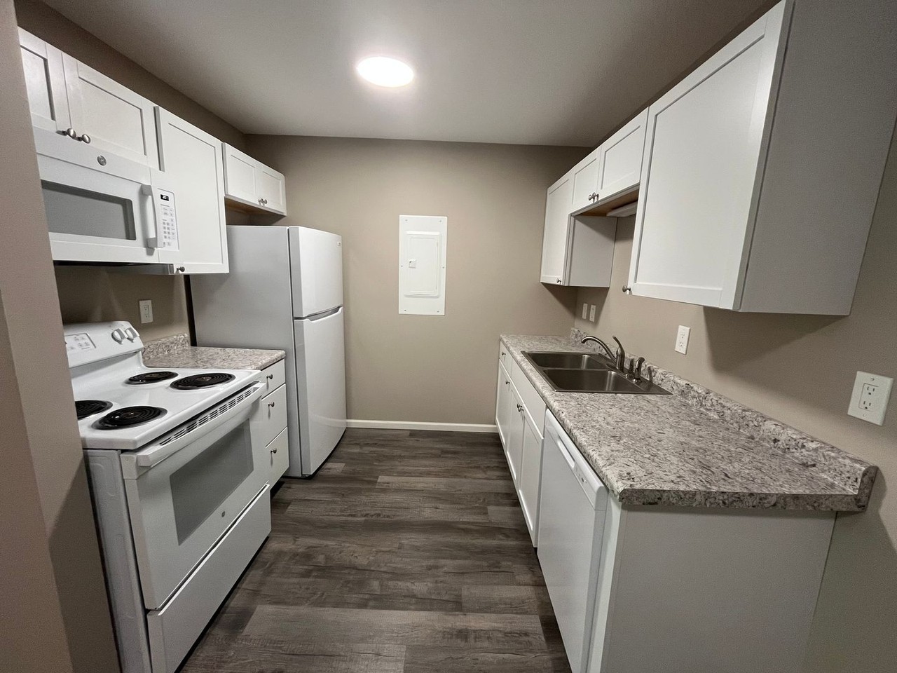 Village Court Apartments - Photo 5 of 45