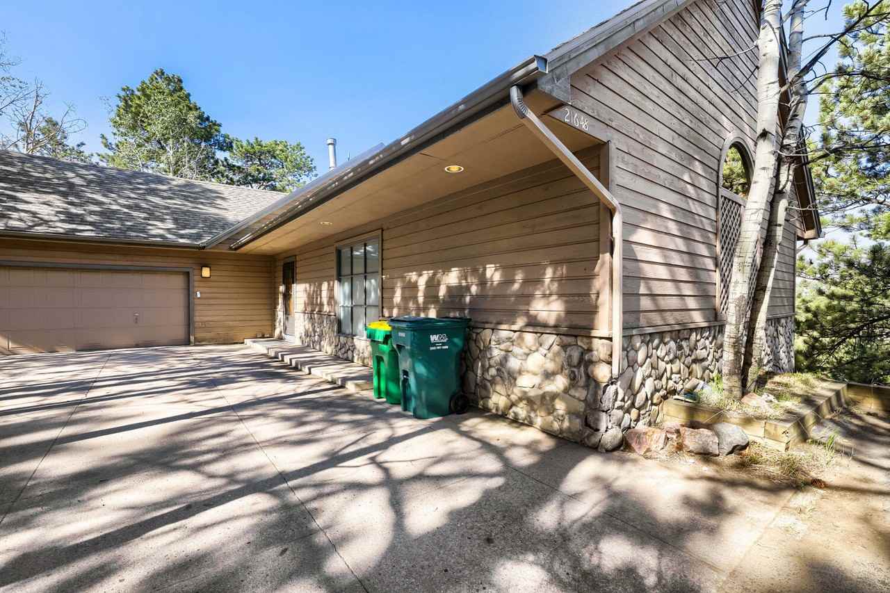 21648 Mountsfield Dr - Photo 3 of 32