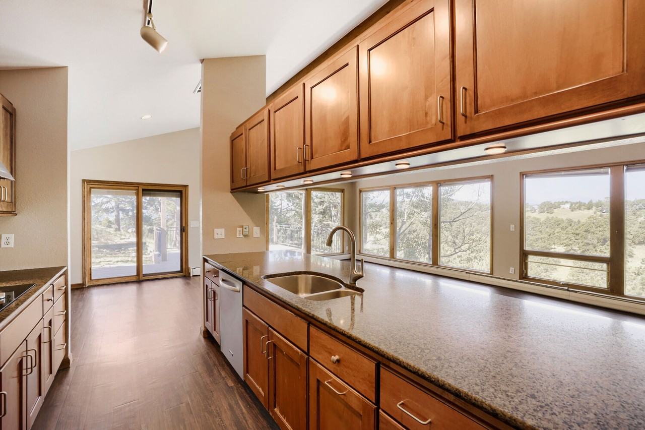 21648 Mountsfield Dr - Photo 3 of 32